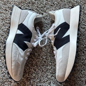 Women’s New Balance 327 Sneakers